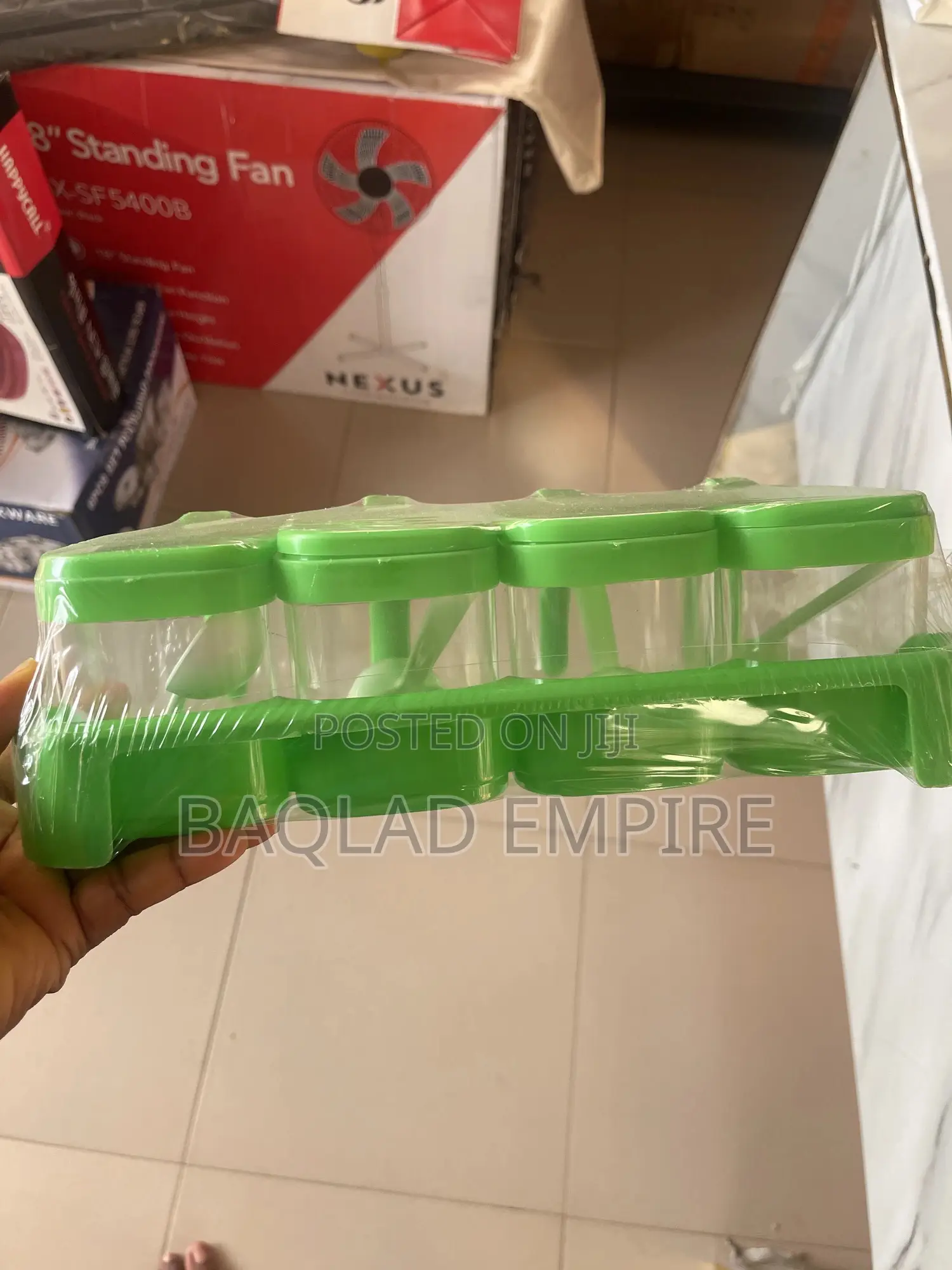 4 in 1 Plastic Spice Rack(It Comes With Spoons)