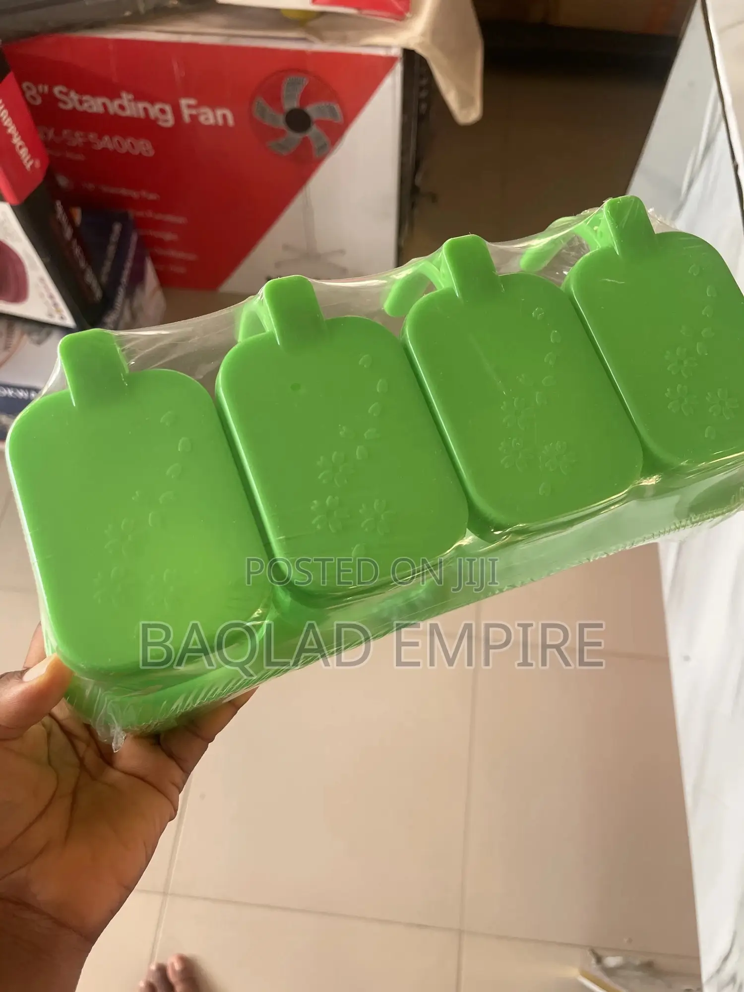 4 in 1 Plastic Spice Rack(It Comes With Spoons)
