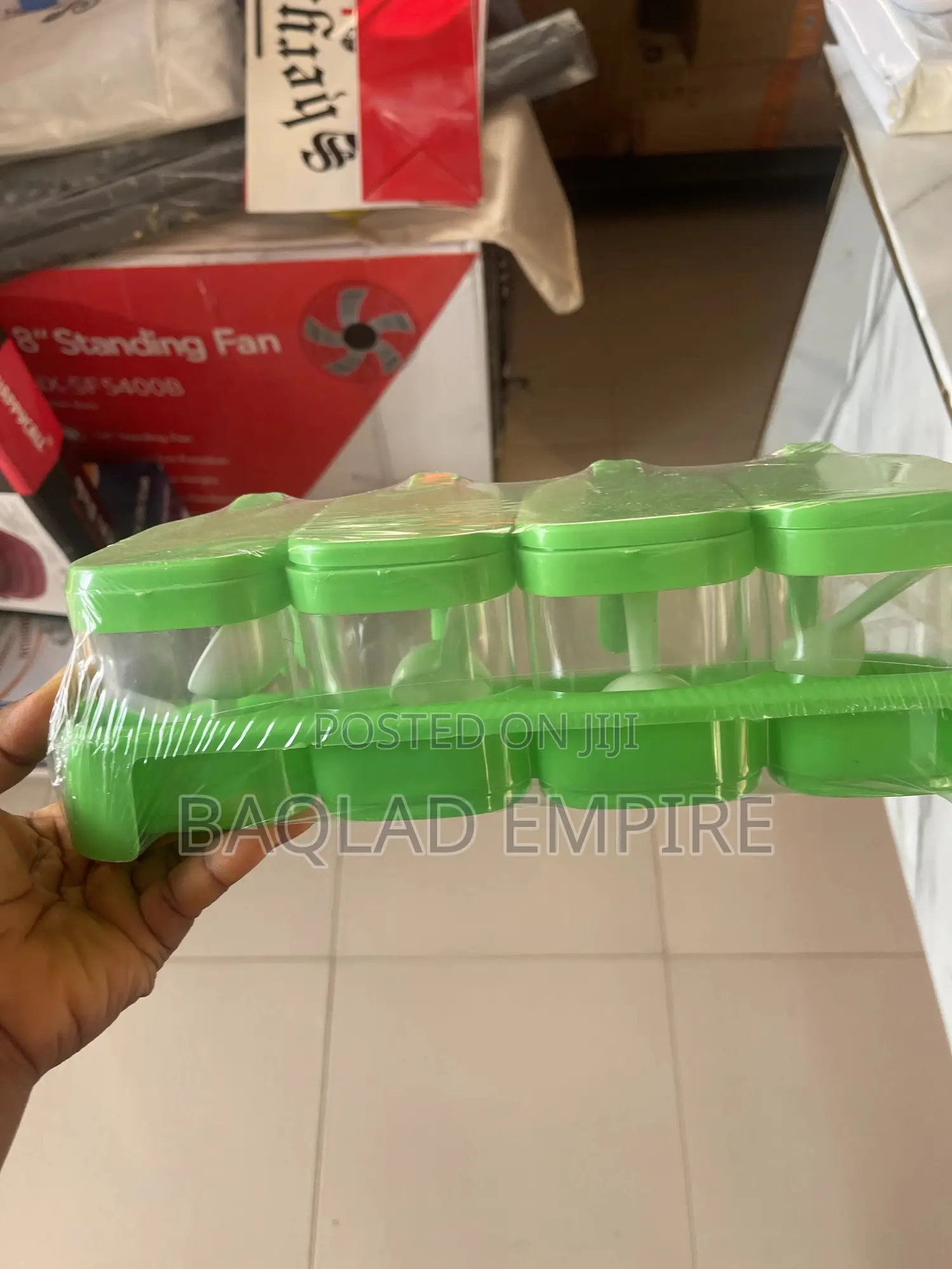 4 in 1 Plastic Spice Rack(It Comes With Spoons)