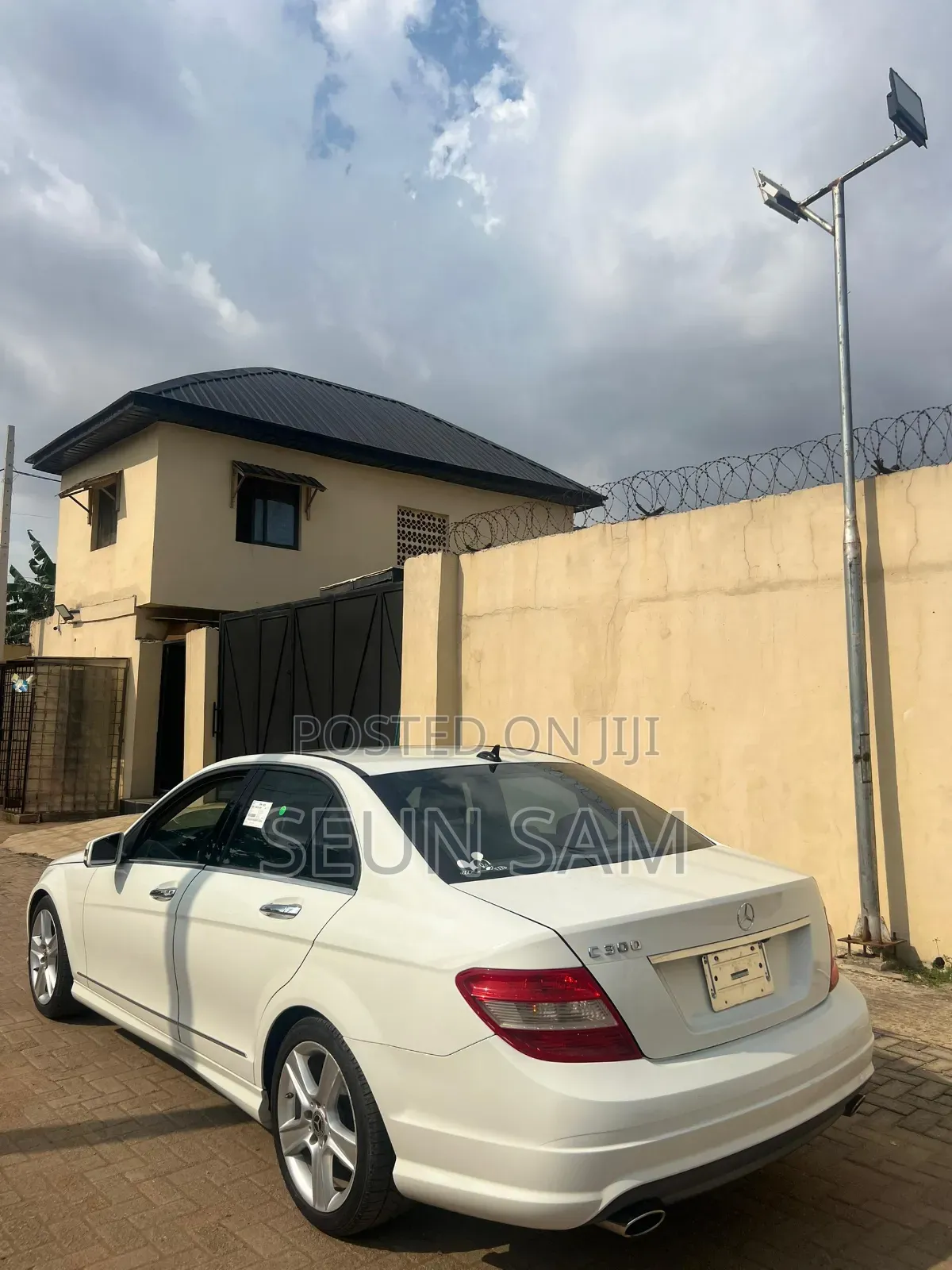 Mercedes-Benz C300 Luxury Sedan RWD (3.0L 6cyl 7A) 2010 White