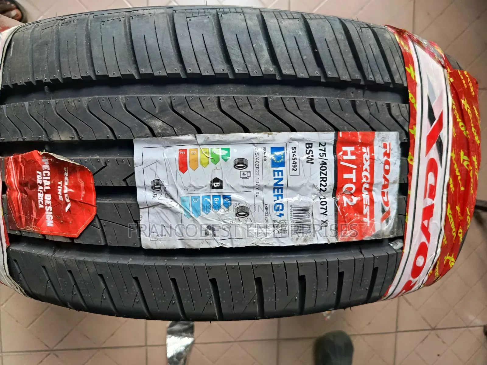 275/40r22 Roadx Tire