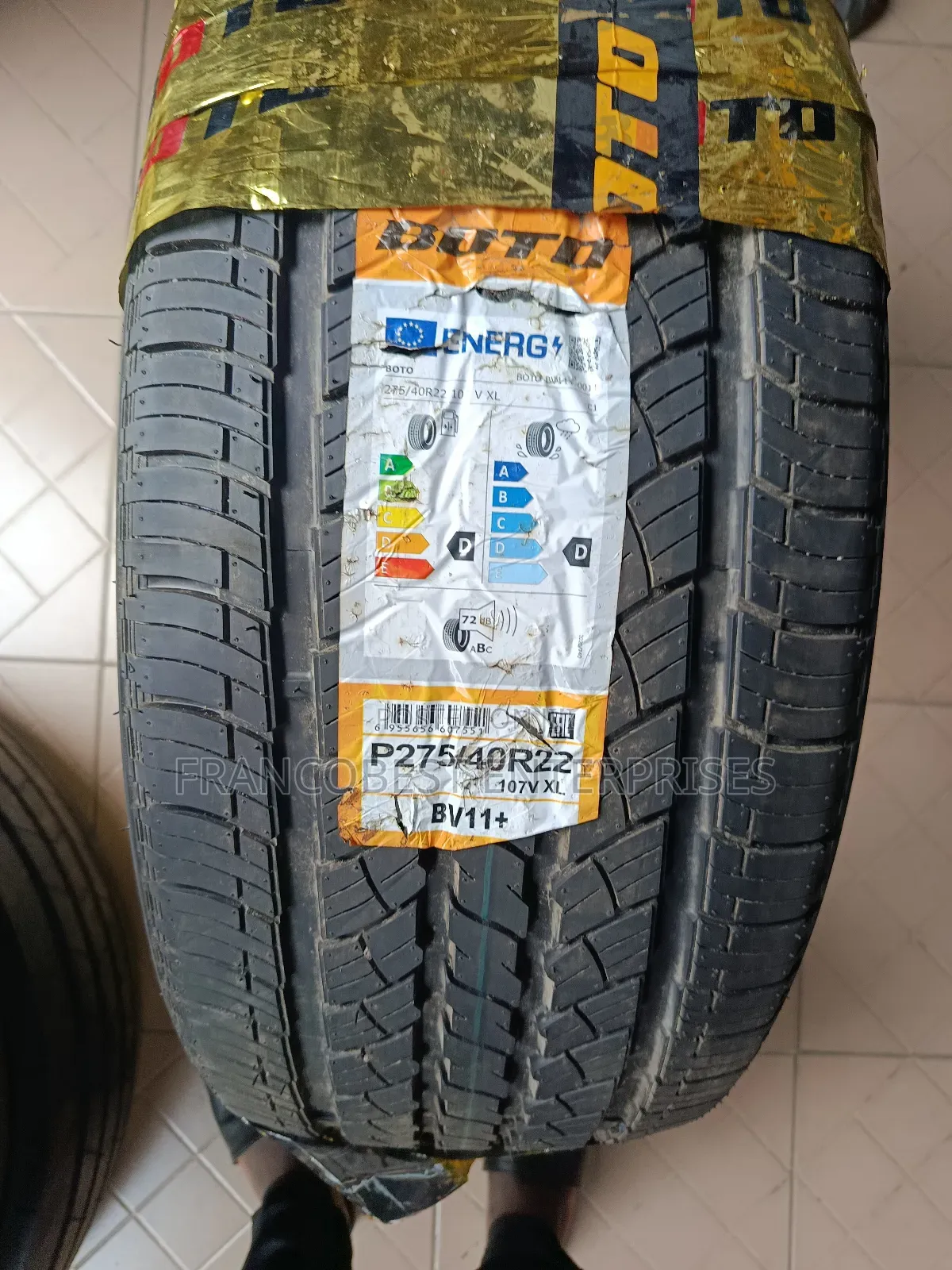 275/40r22 Boto Tire