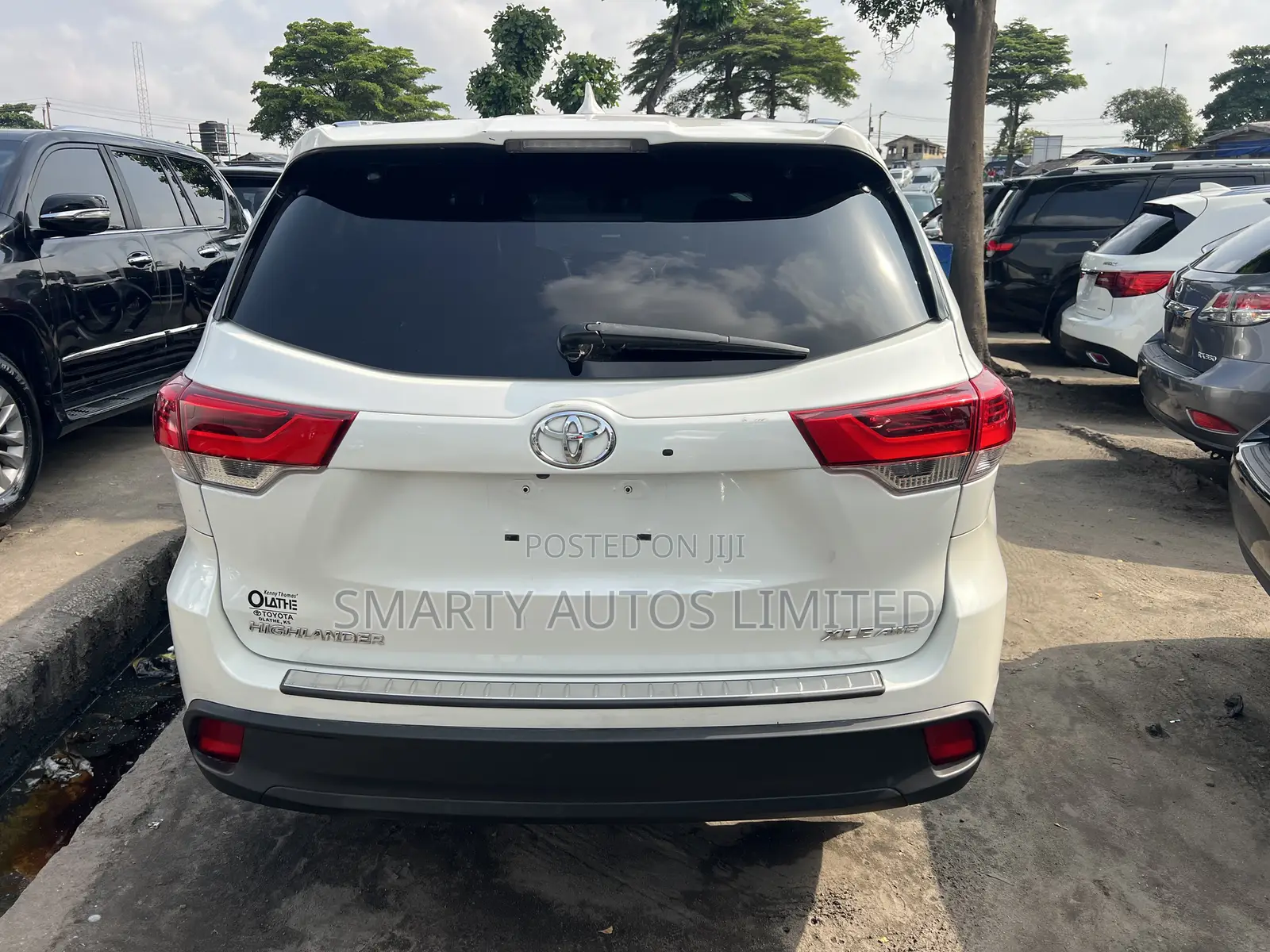 Toyota Highlander XLE 4x4 V6 (3.5L 6cyl 8A) 2018 White
