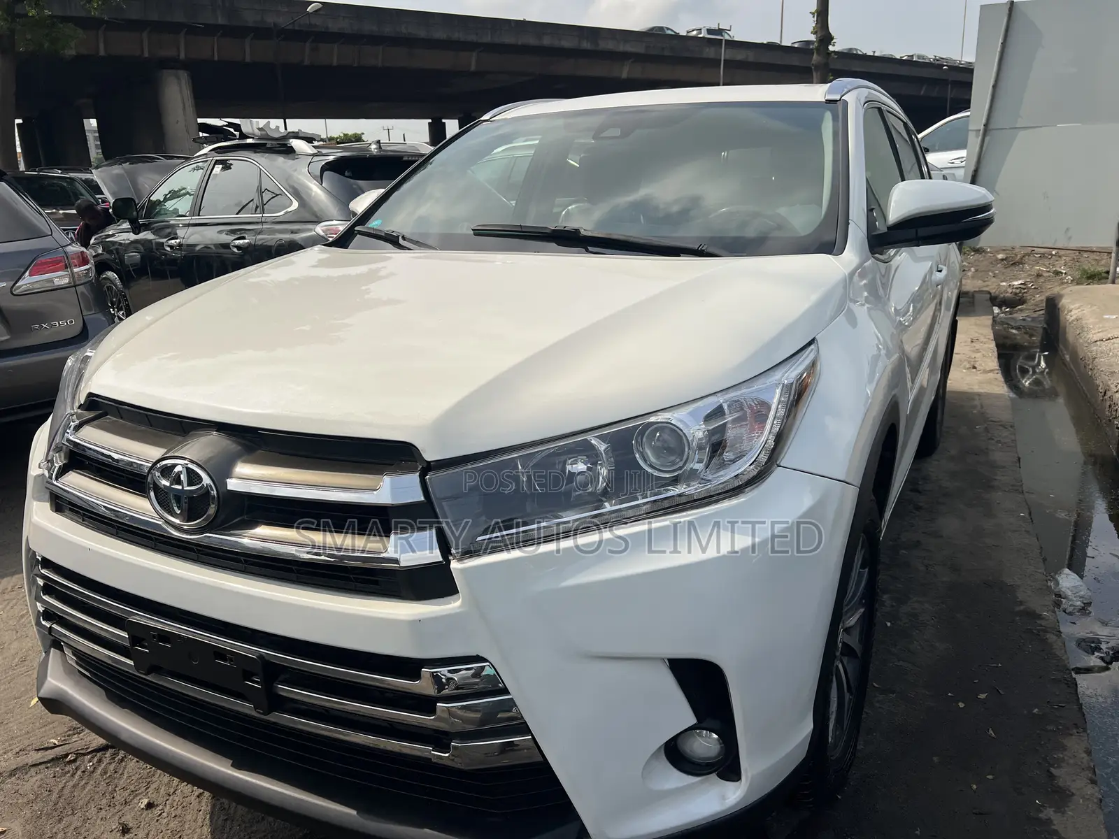 Toyota Highlander XLE 4x4 V6 (3.5L 6cyl 8A) 2018 White
