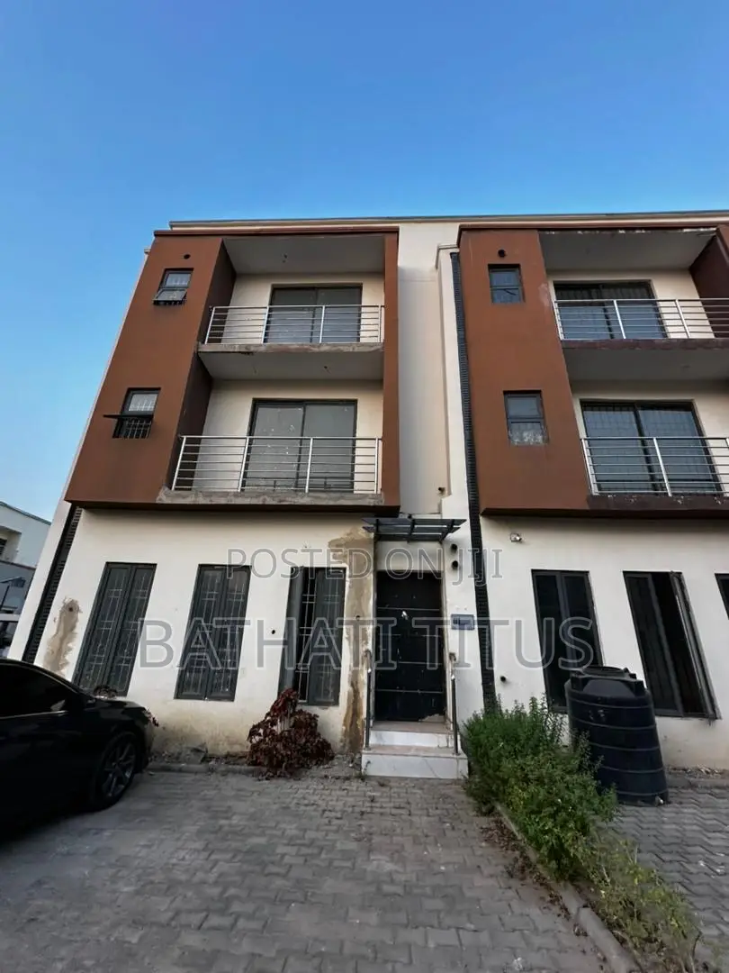 4bdrm Duplex in Zone B for sale