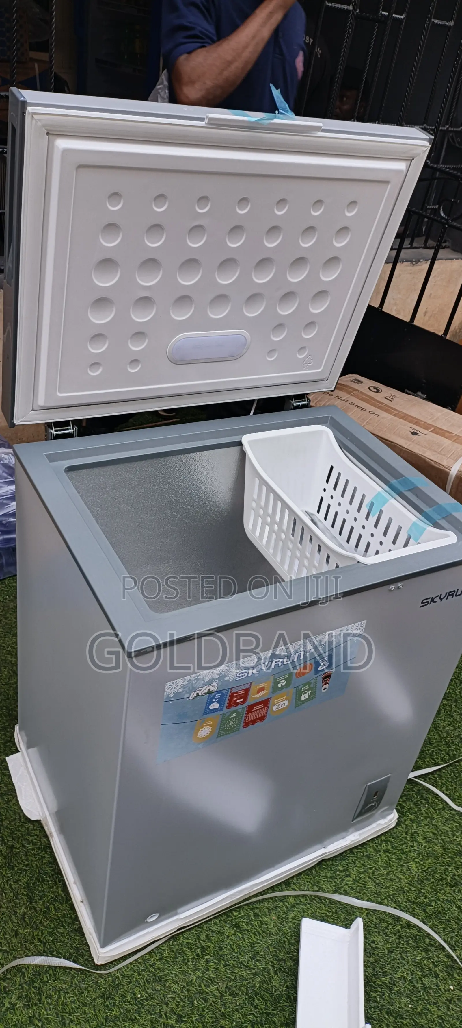 Skyrun 145l Efficient Deep Freezer for Families