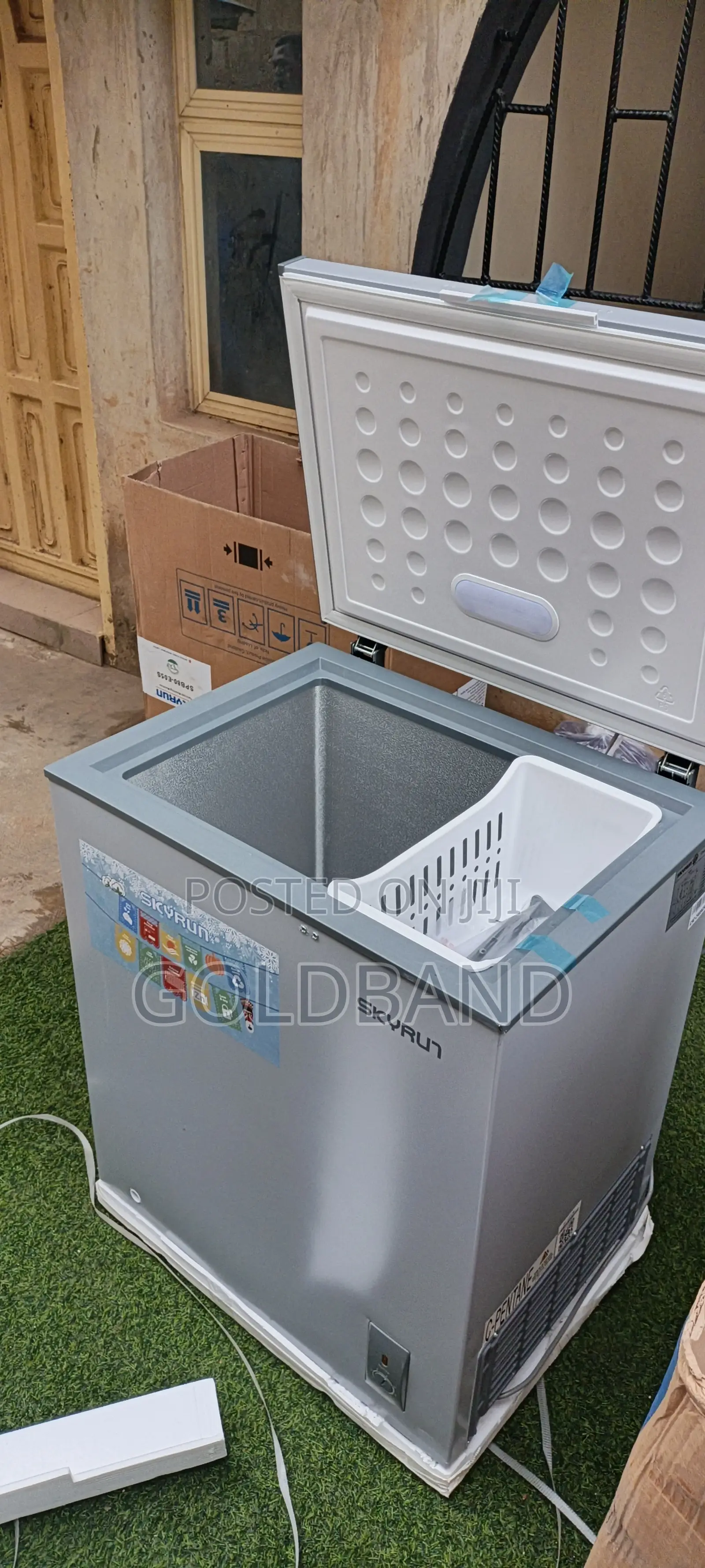 Skyrun 145l Chest Freezer With Lock Key
