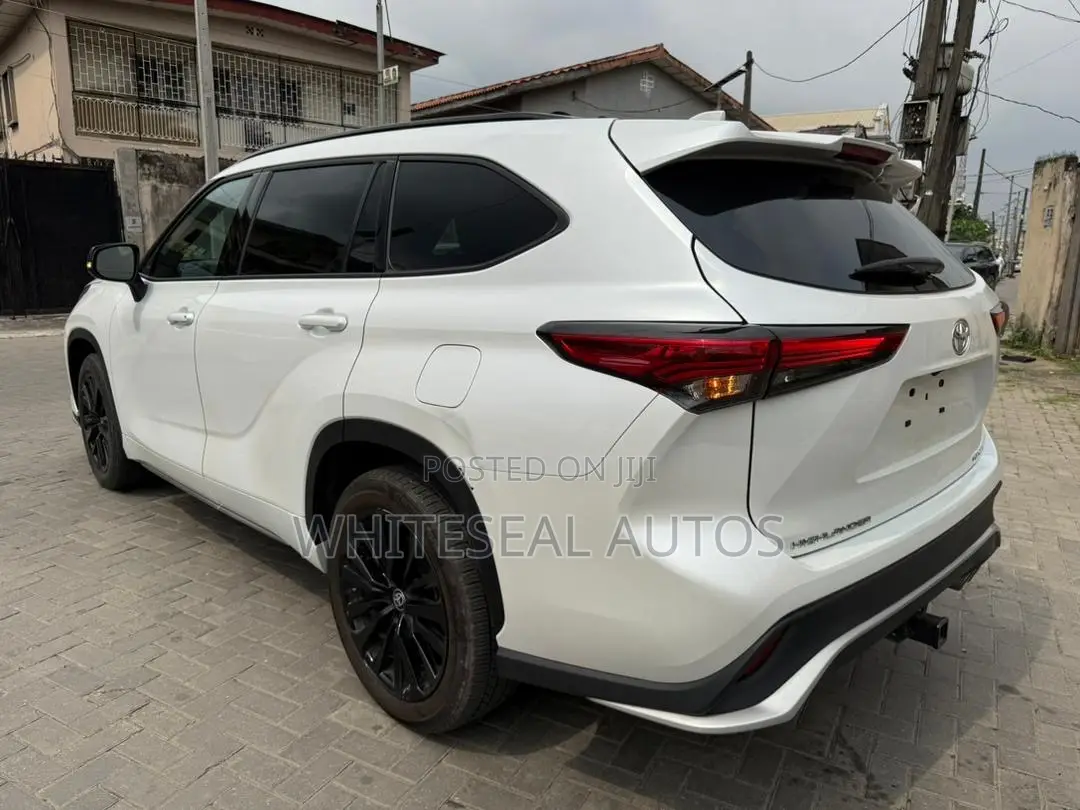 Toyota Highlander XSE AWD 2023 Off white