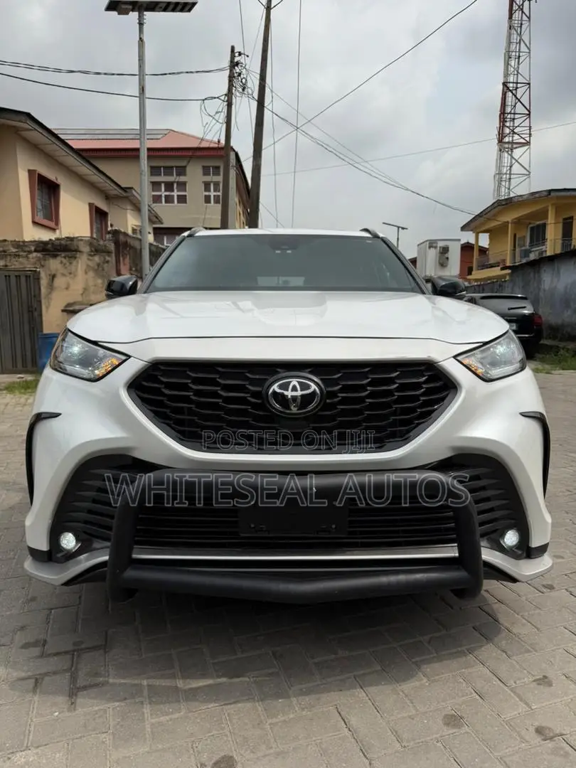Toyota Highlander XSE AWD 2023 Off white