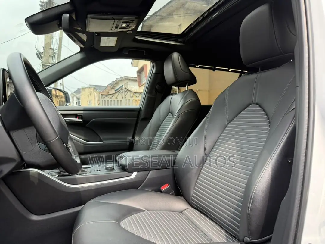 Toyota Highlander XSE AWD 2023 Off white