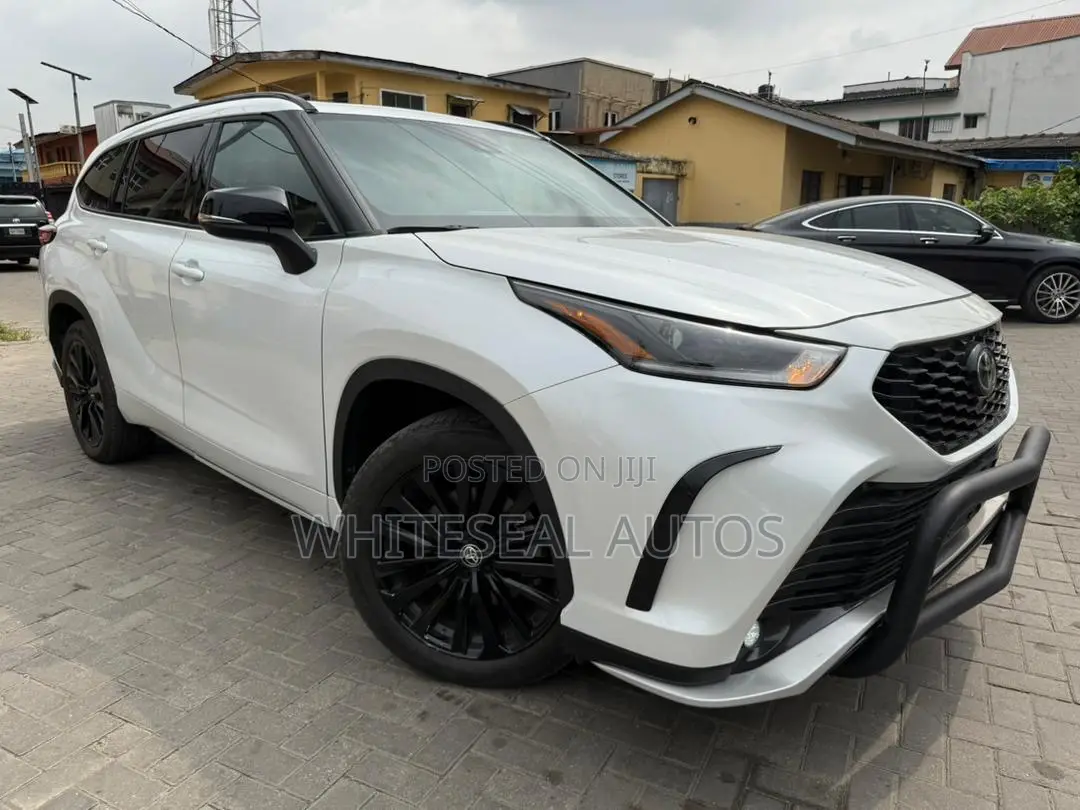 Toyota Highlander XSE AWD 2023 Off white