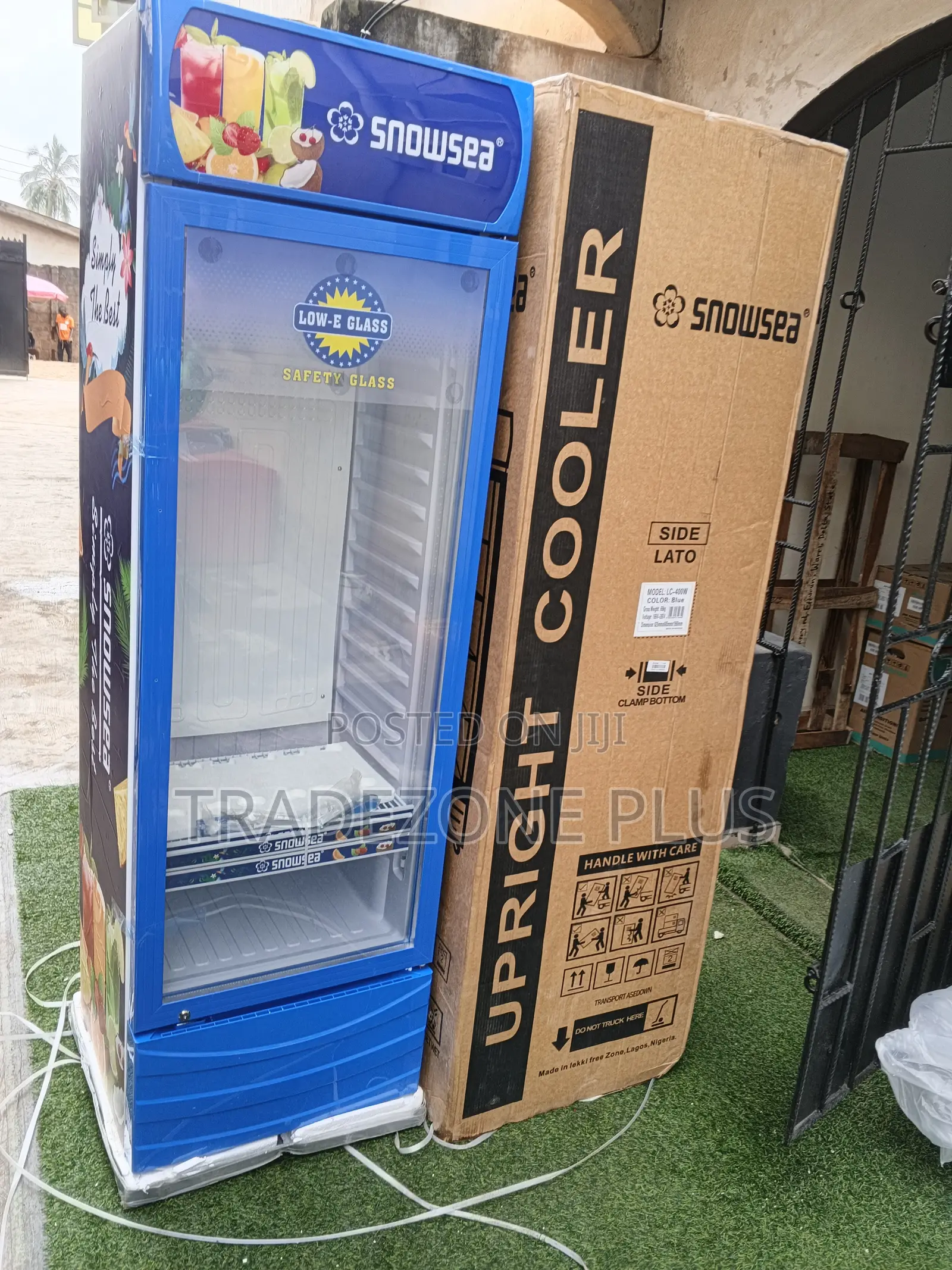 Snowsea 400l Vertical Lighted Cooler With Glass Front