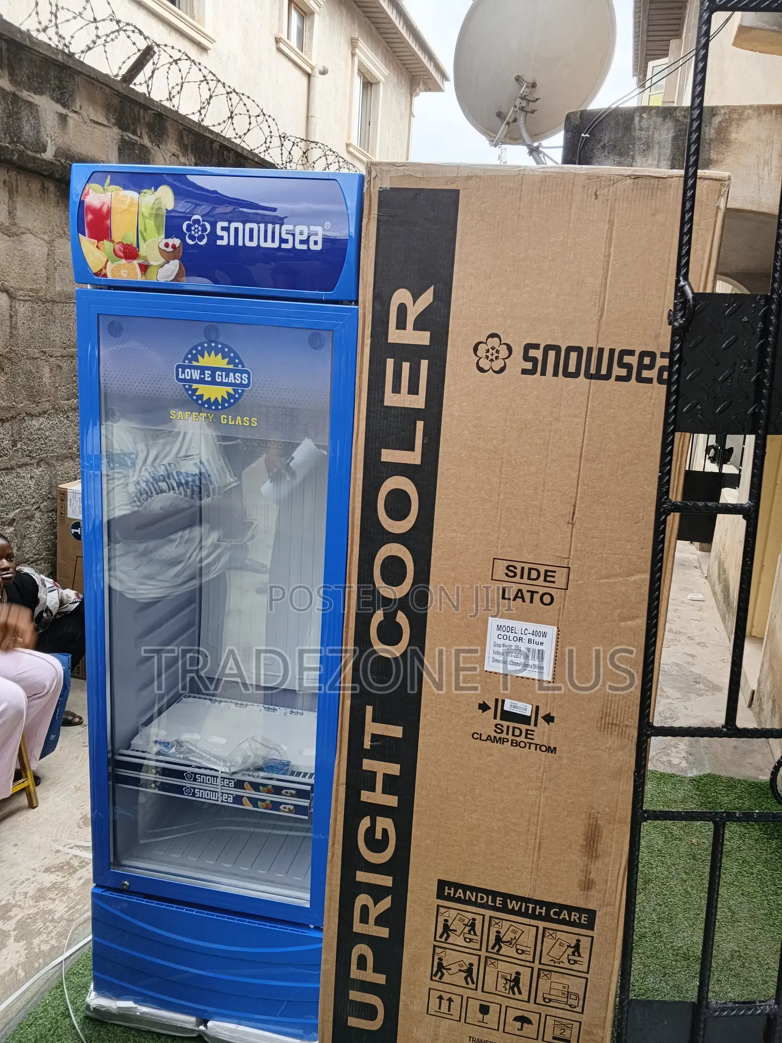 Snowsea 400l Upright Transparent Cooler for Drinks