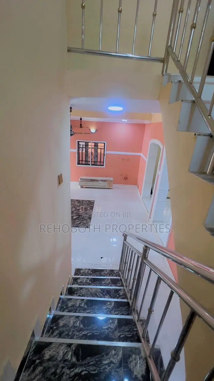 4bdrm Duplex in Ire Akari, Akala Express for rent