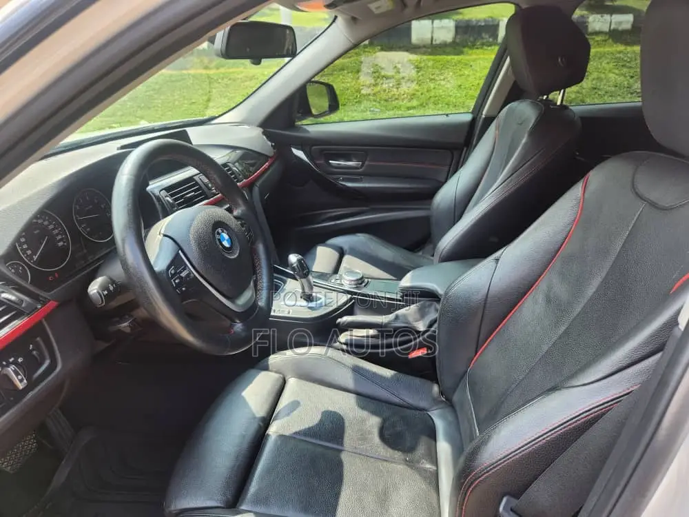 BMW 320i Sedan RWD 2015 White