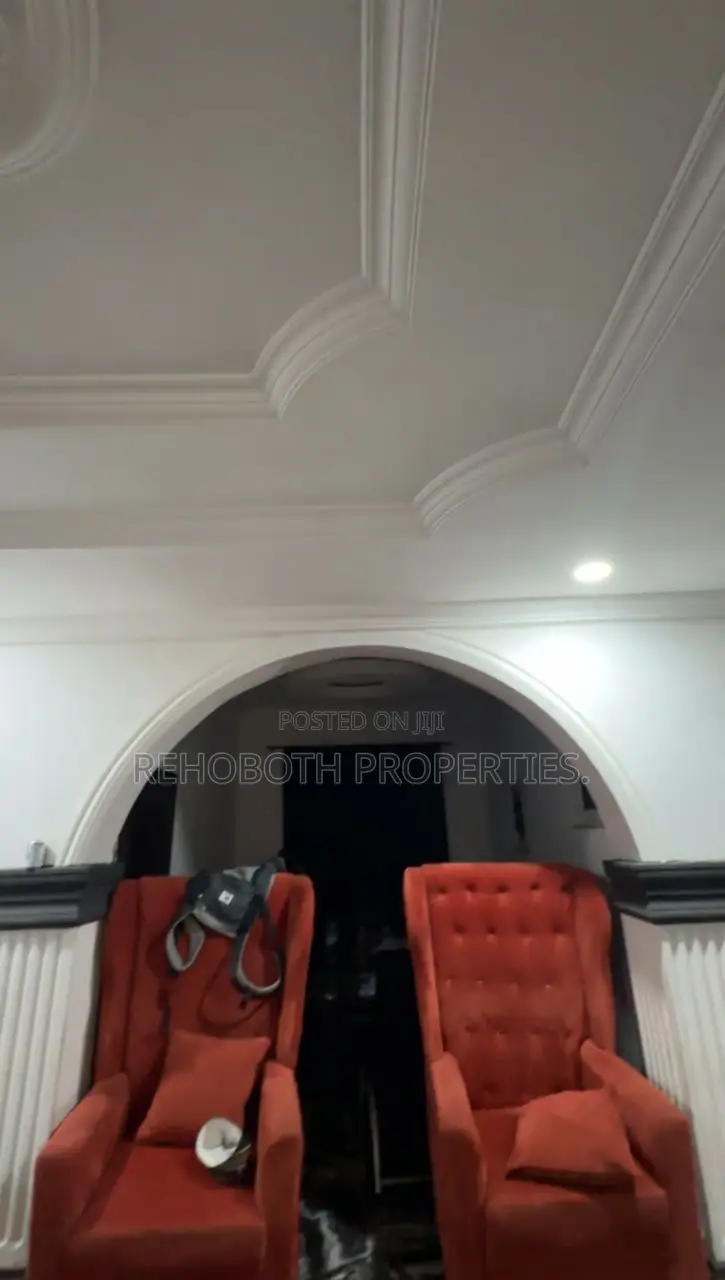 6bdrm Bungalow in Commodore Elebu, Ido for sale