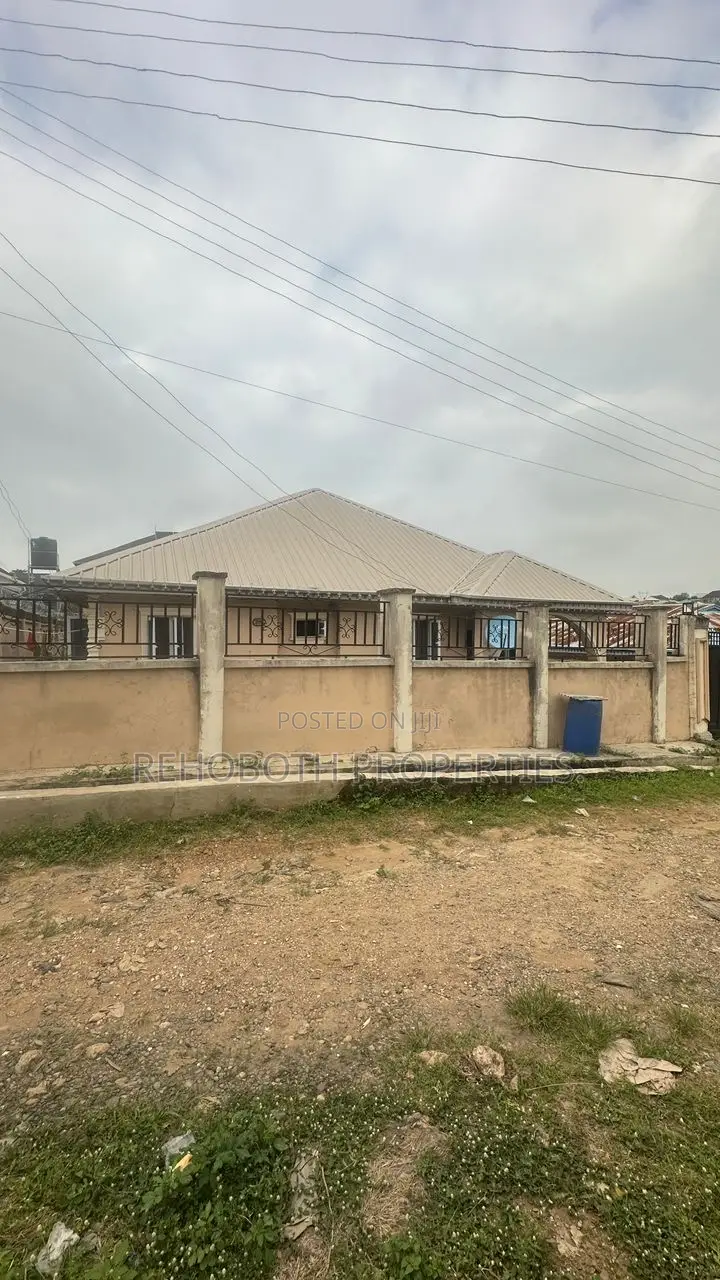 6bdrm Bungalow in Commodore Elebu, Ido for sale