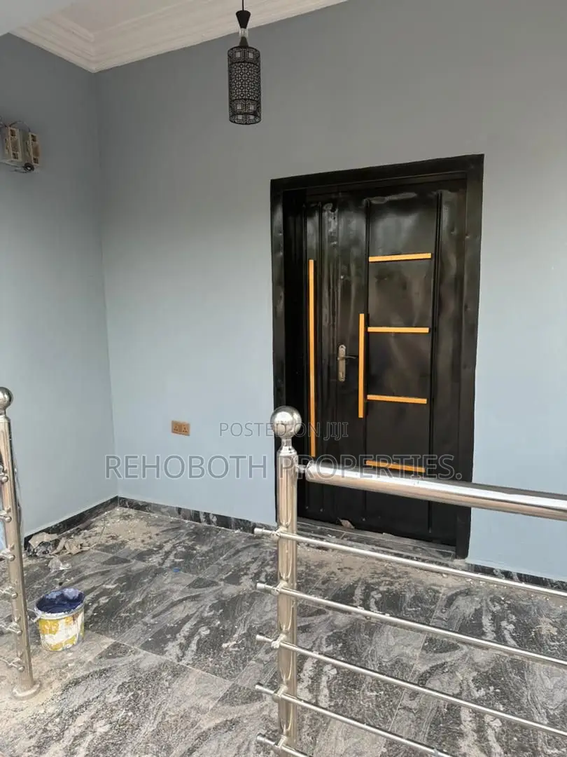 10bdrm Block of Flats in Agara Akala for sale