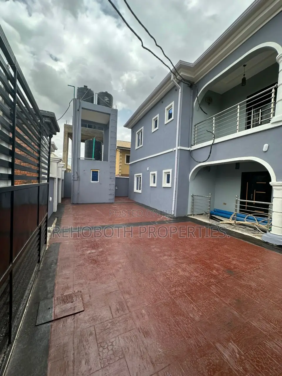 10bdrm Block of Flats in Agara Akala for sale