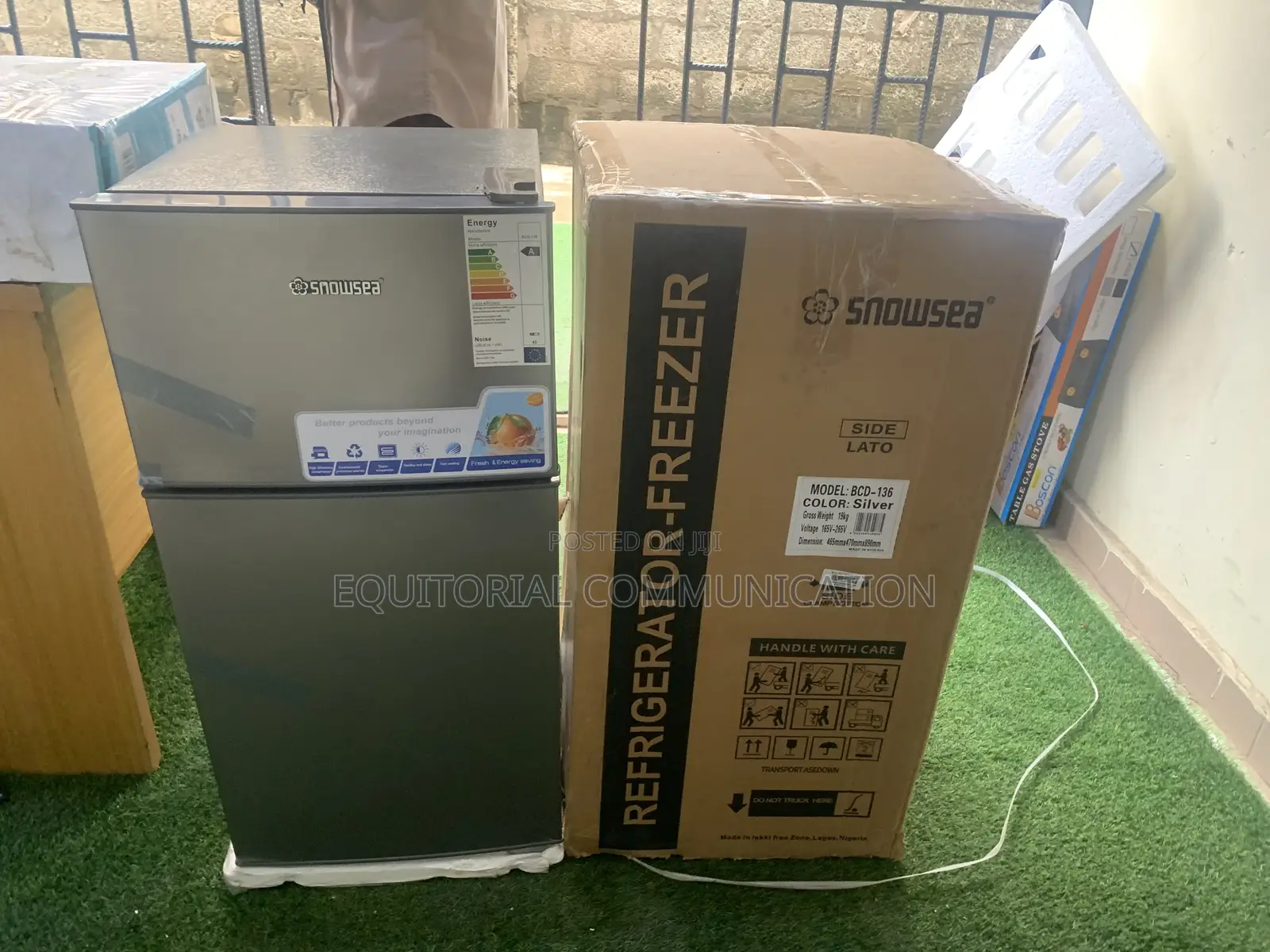 Snowsea BCD-136 Sleek Modern Fridge