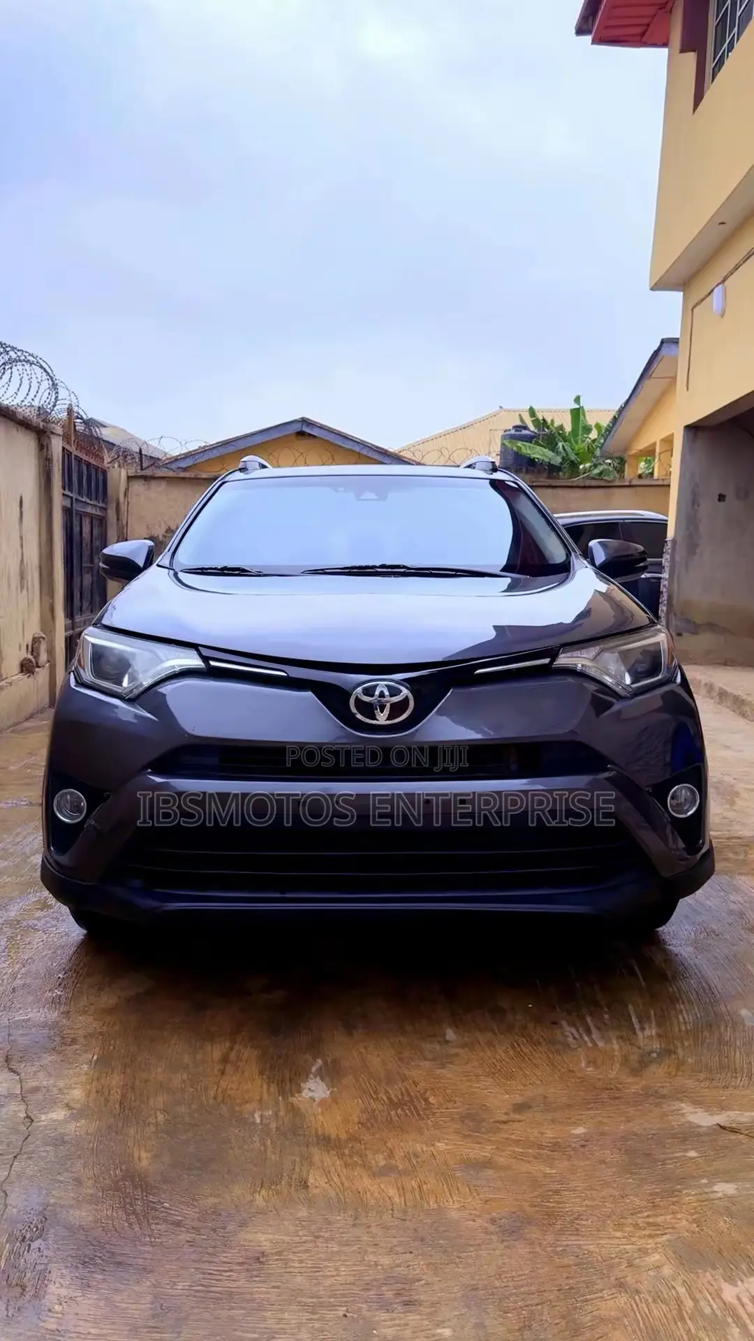 Toyota RAV4 XLE 4dr SUV AWD (2.5L 4cyl 6A) 2018 Gray