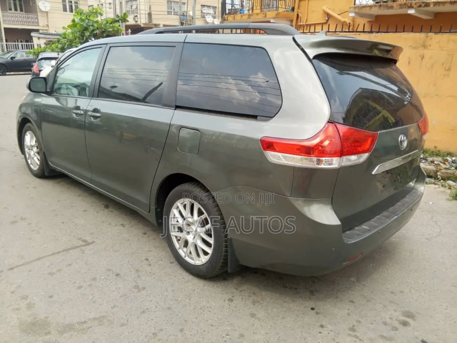 Toyota Sienna XLE 8 Passenger 2011 Green