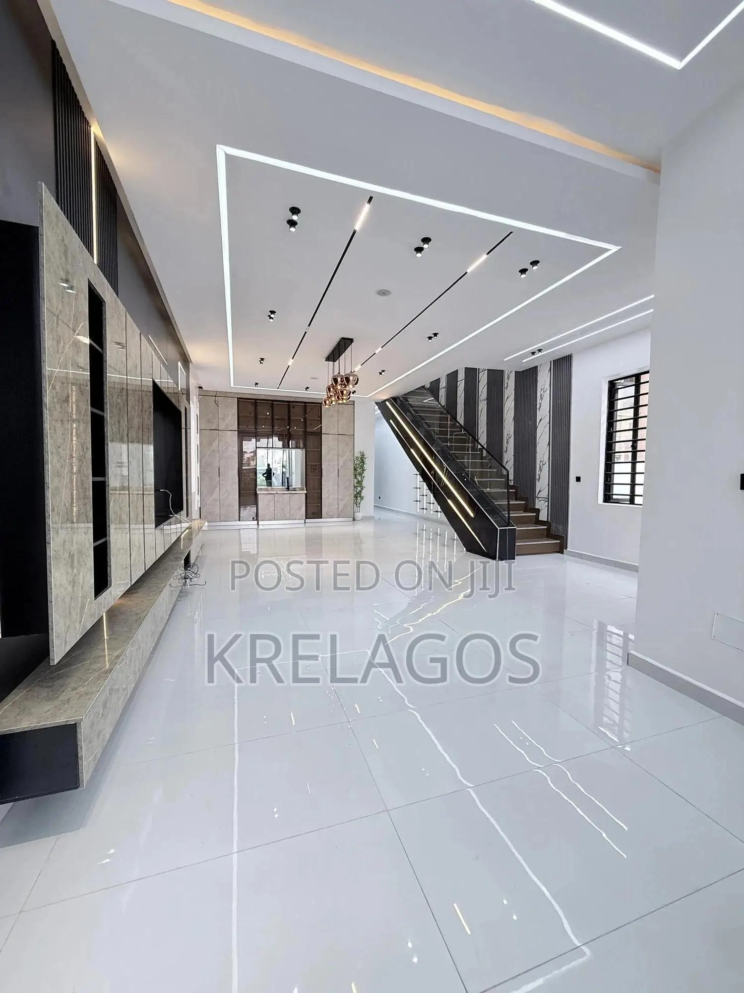 5bdrm Duplex in Ikota for sale