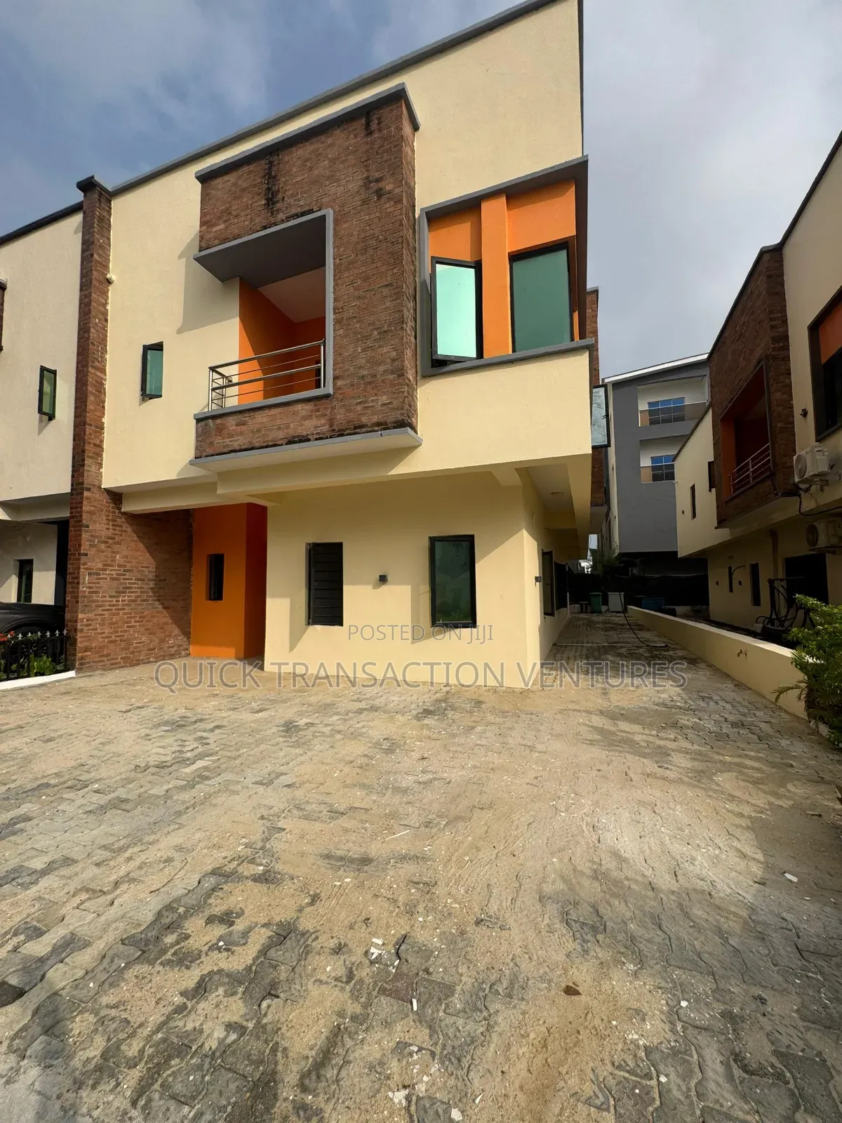 4bdrm Duplex in Chevron for rent