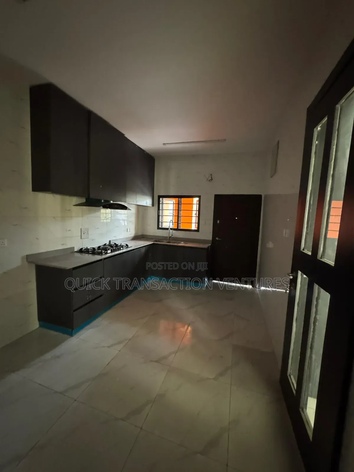 4bdrm Duplex in Chevron for rent