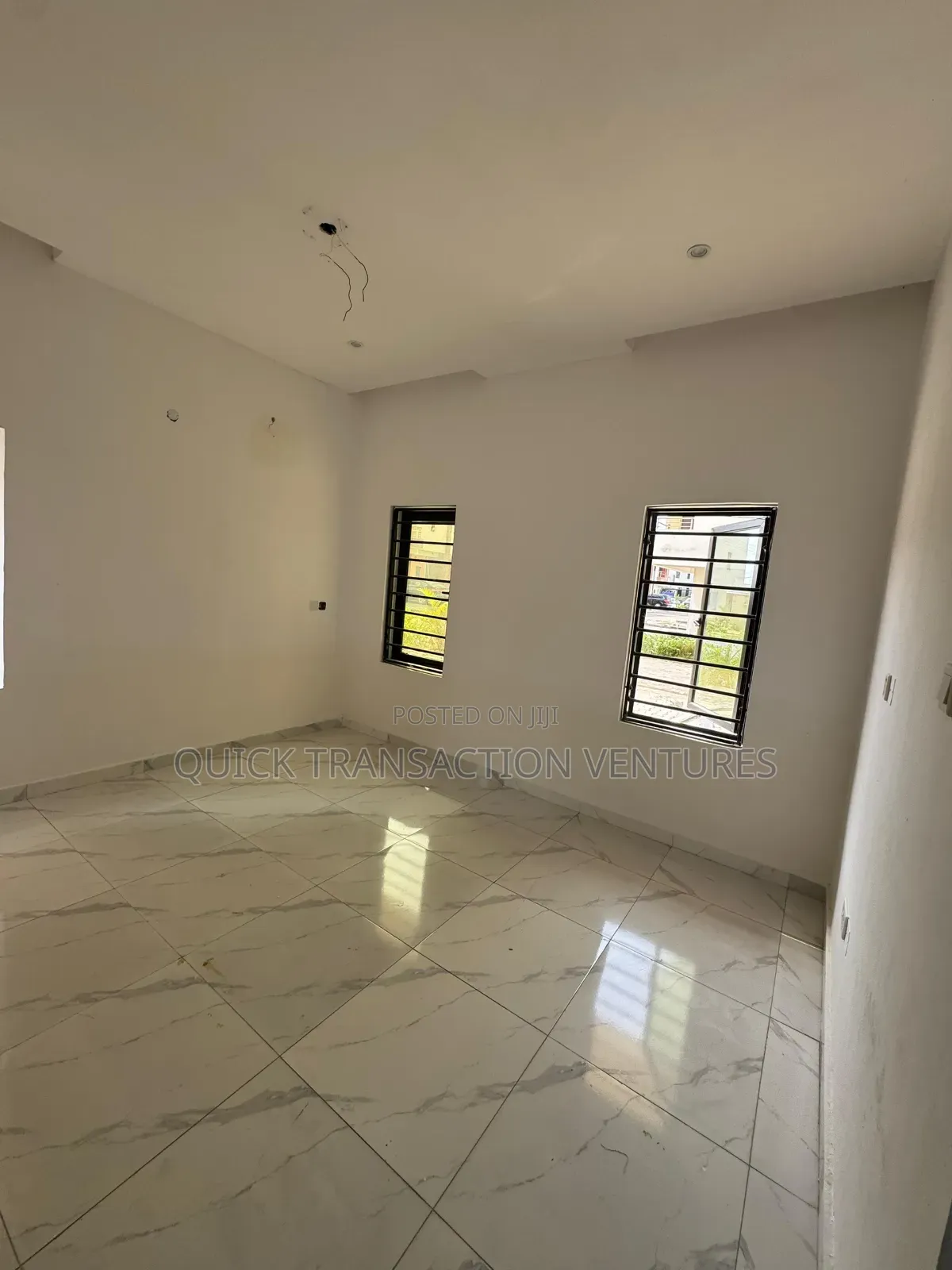 4bdrm Duplex in Chevron for rent