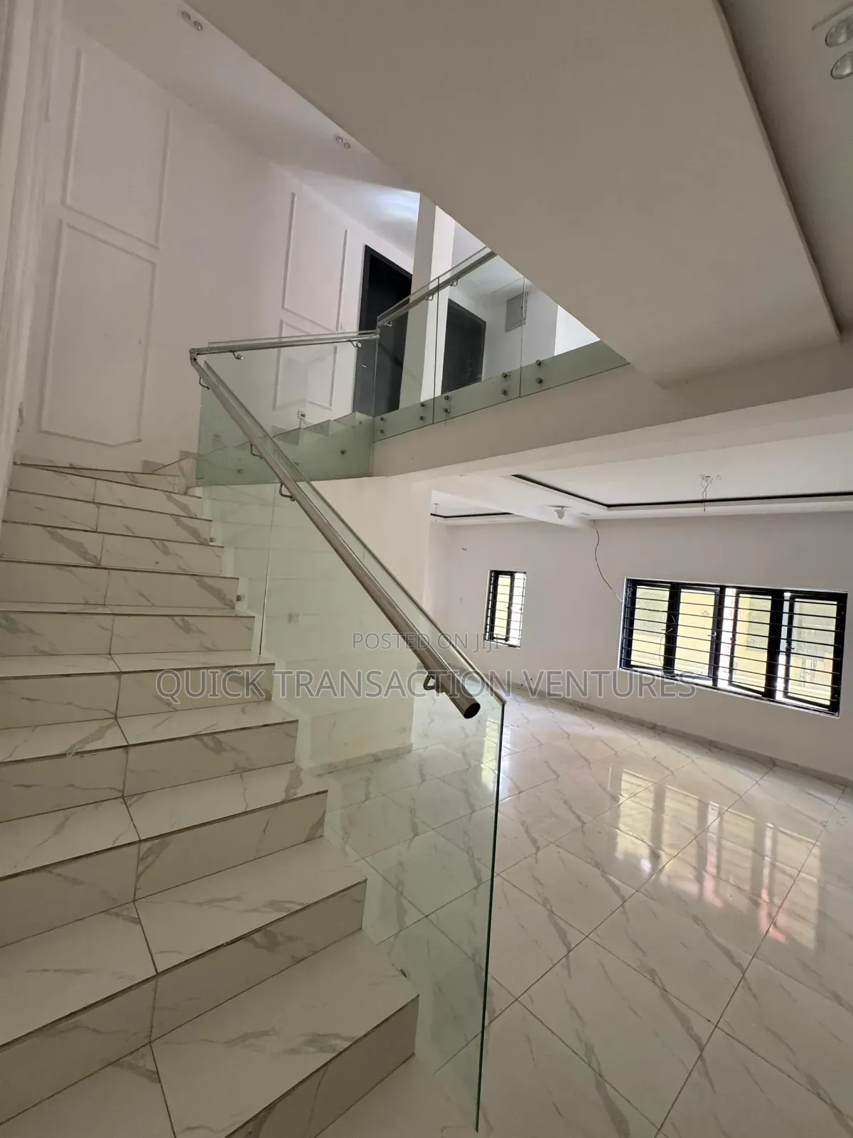4bdrm Duplex in Chevron for rent