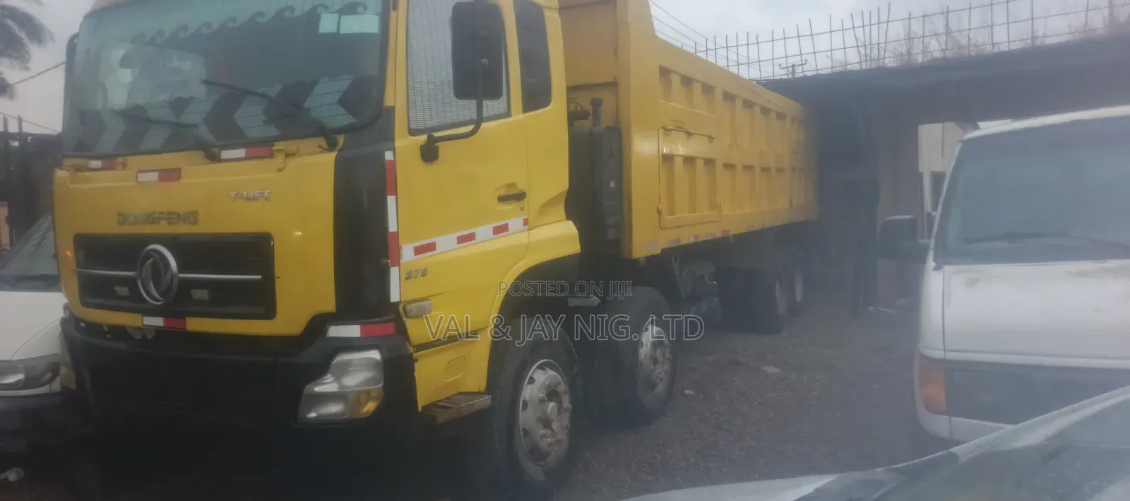 Dongfeng 12 Tyres Tipper Truck