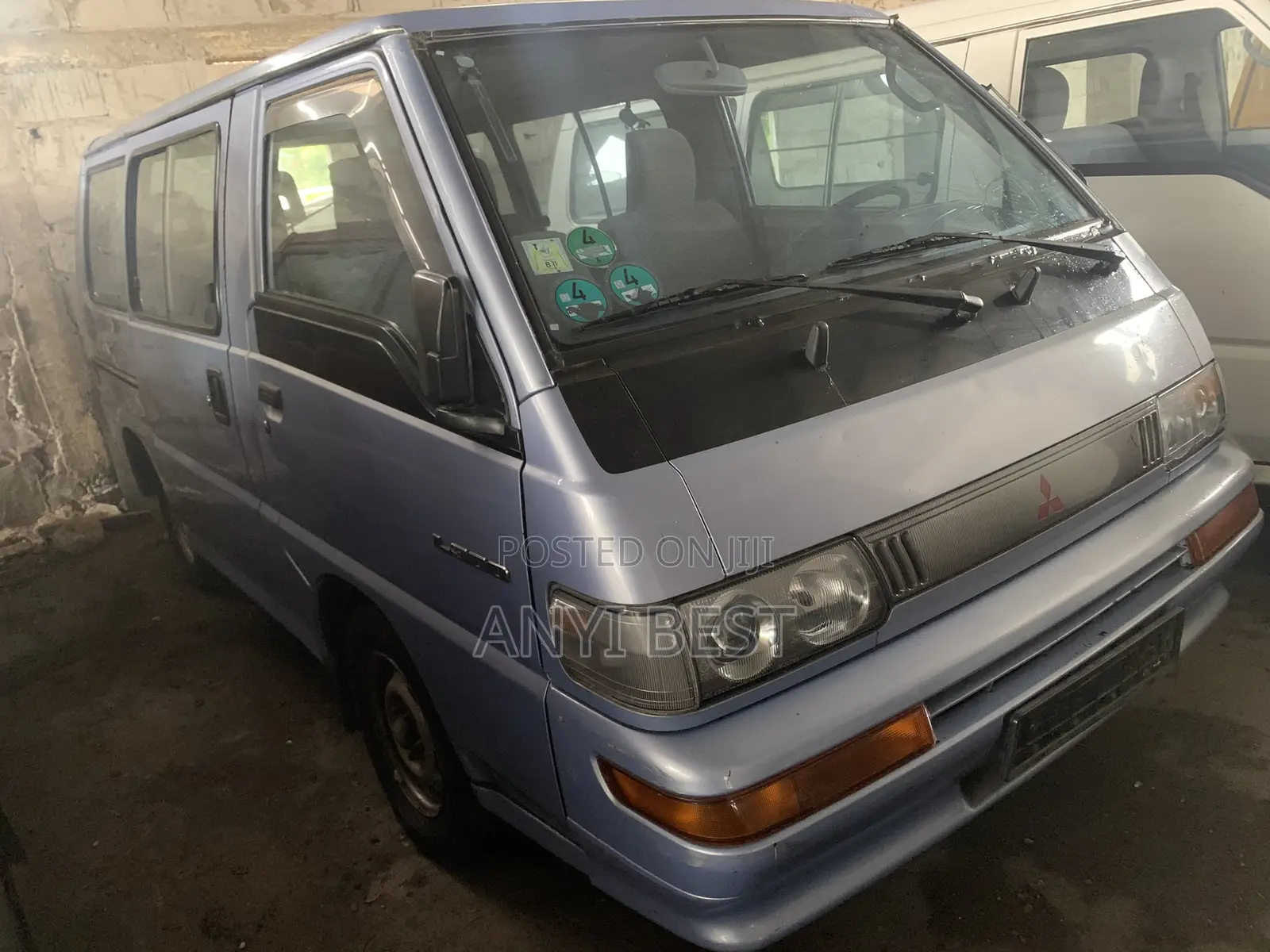 Mitsubishi L300 2002 Silver