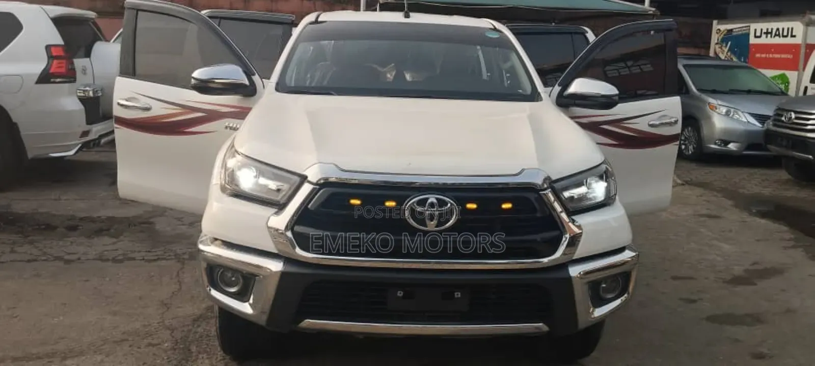 Toyota Hilux 2023 White