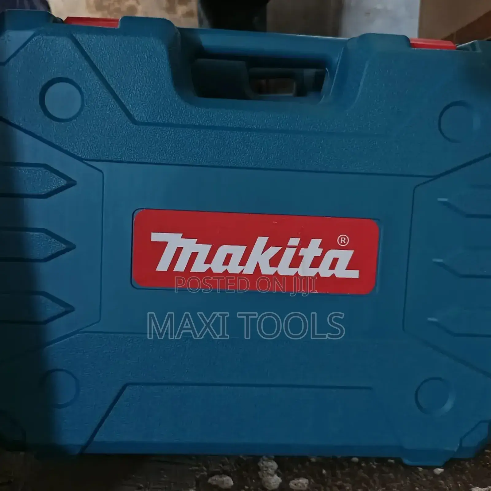 Makita 118v Cordless Brushless Impact Wrench Kit.