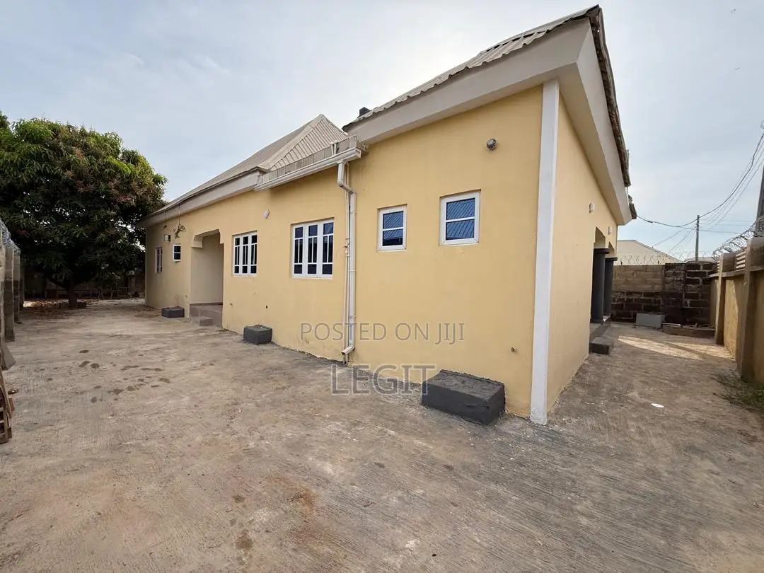 3bdrm Bungalow in Minna for sale