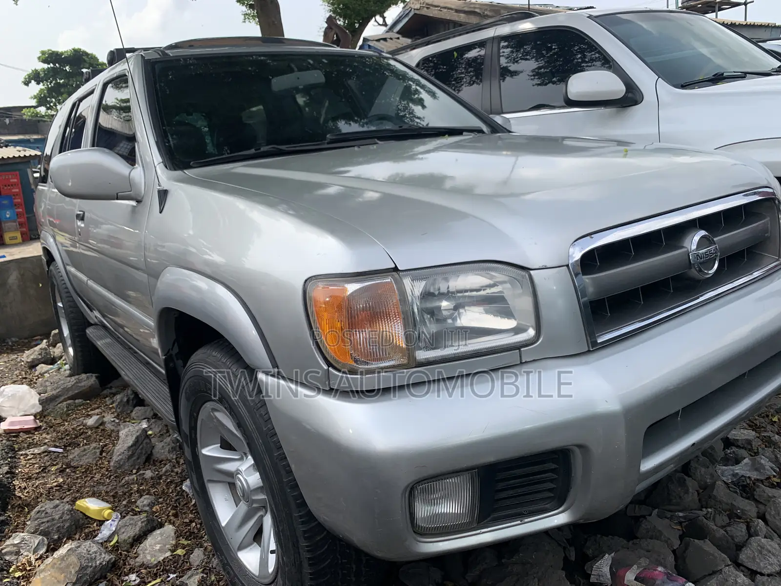 Nissan Pathfinder LE Platinum 4x4 2004 Silver