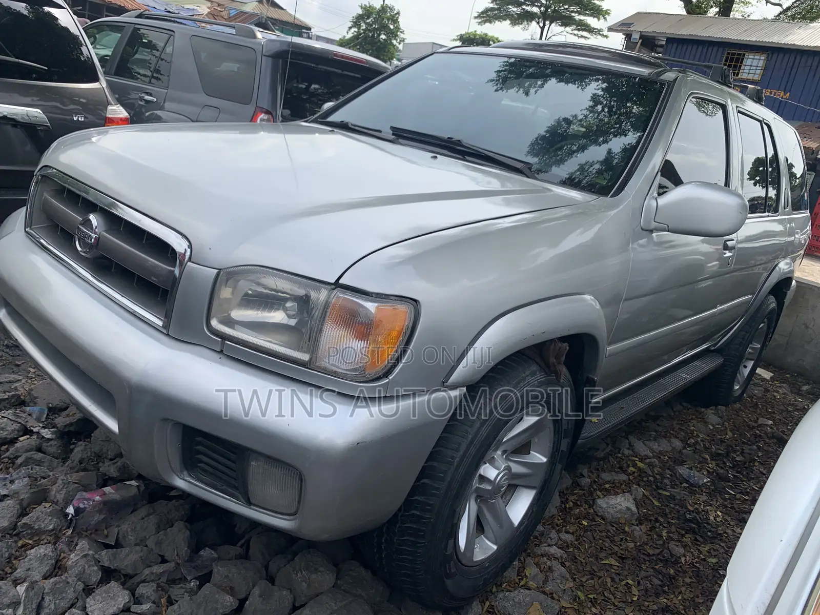 Nissan Pathfinder LE Platinum 4x4 2004 Silver