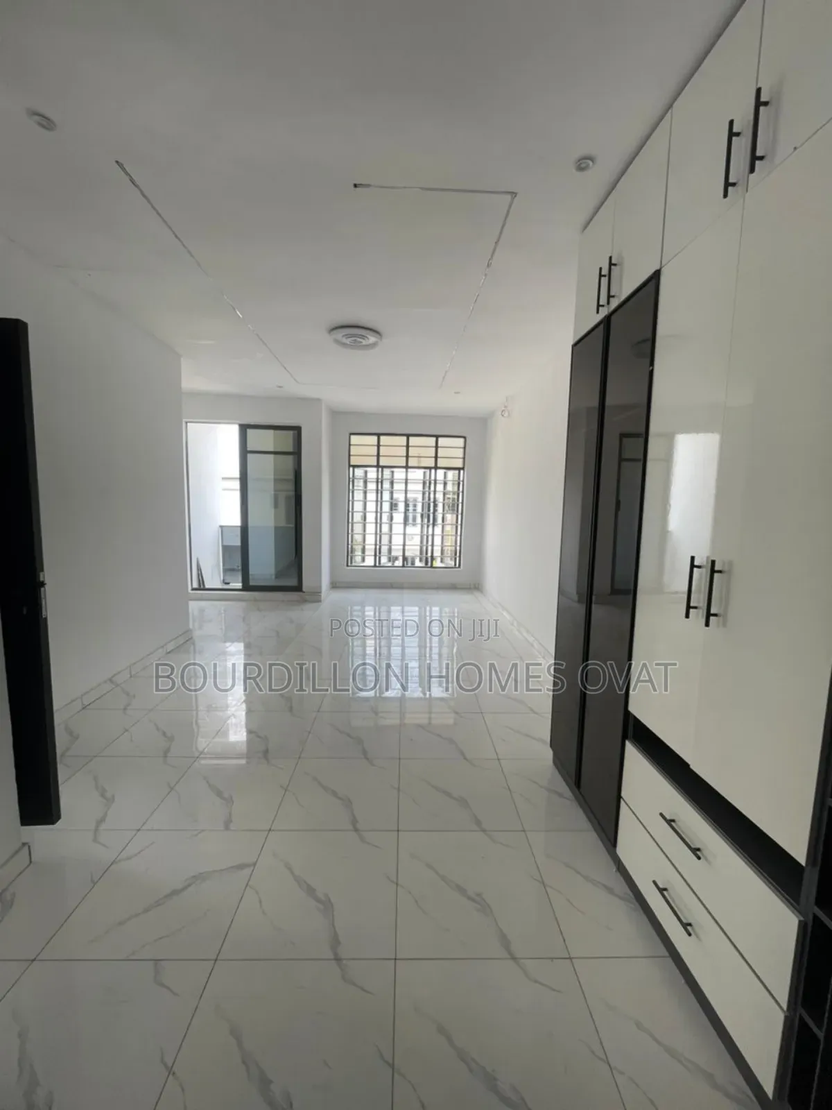 3bdrm Duplex in Ikota for sale