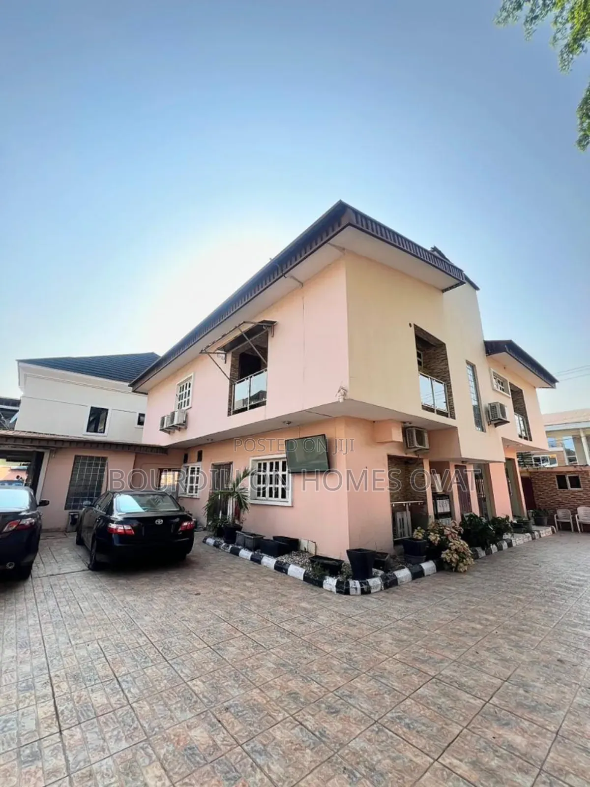 Furnished 17bdrm Apartment in Lekki Phase 1 for rent