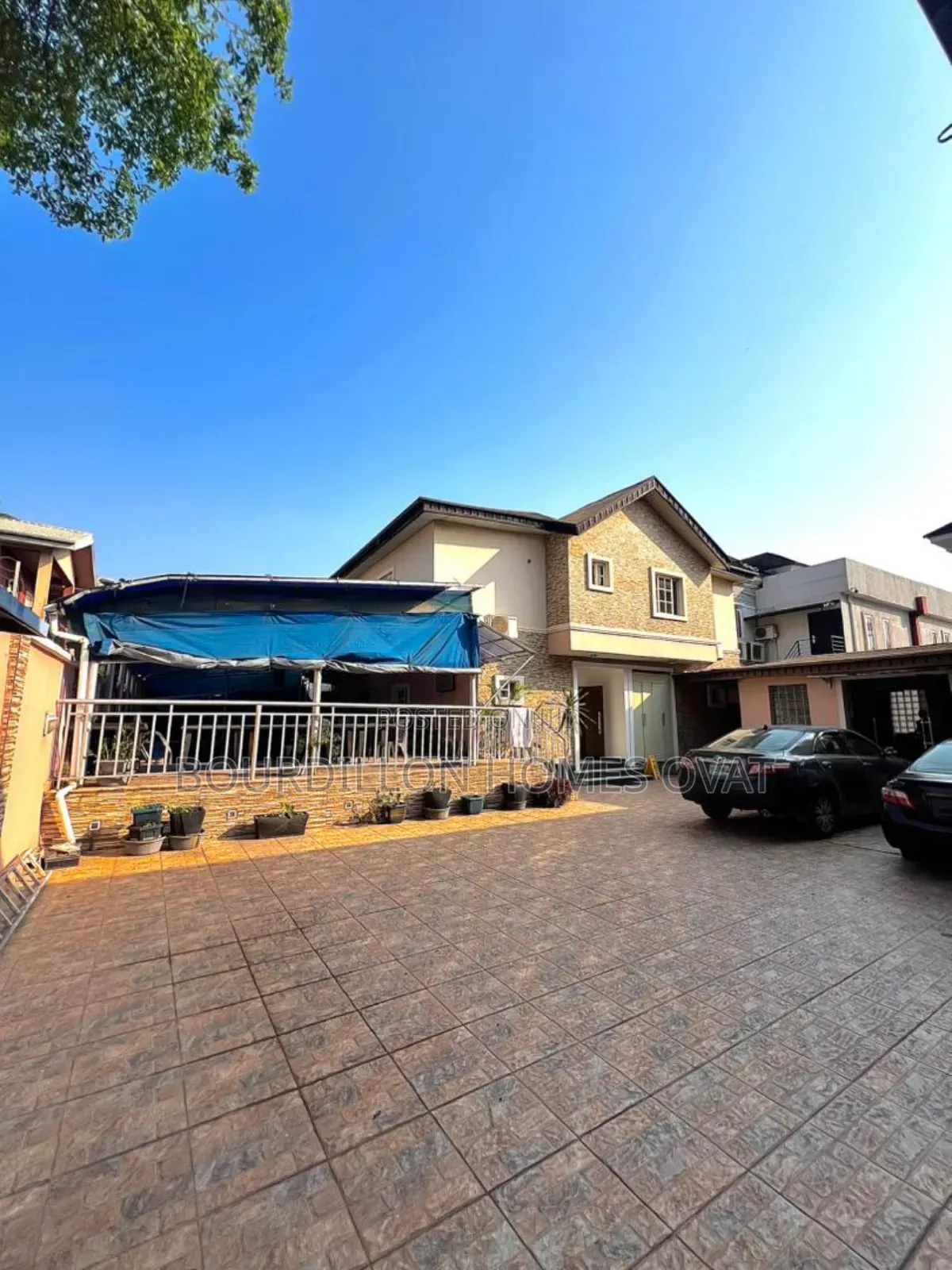 Furnished 17bdrm Apartment in Lekki Phase 1 for rent