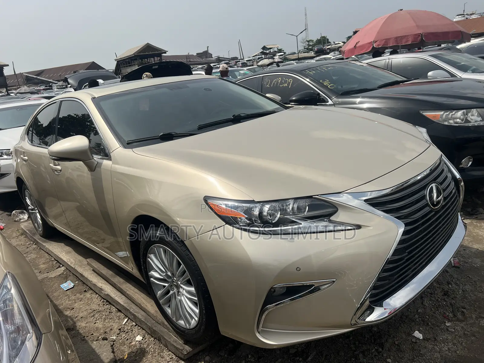 Lexus ES 2017 Gold
