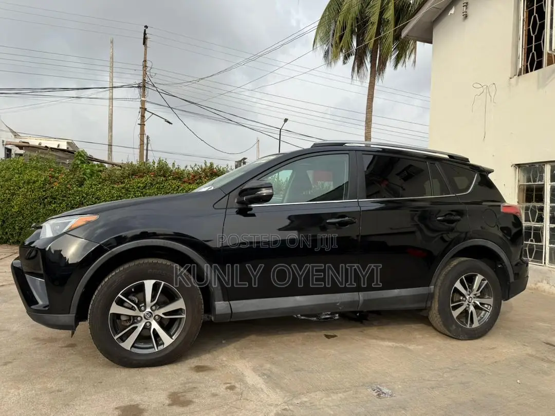 Toyota RAV4 XLE 4dr SUV (2.5L 4cyl 6A) 2018 Black