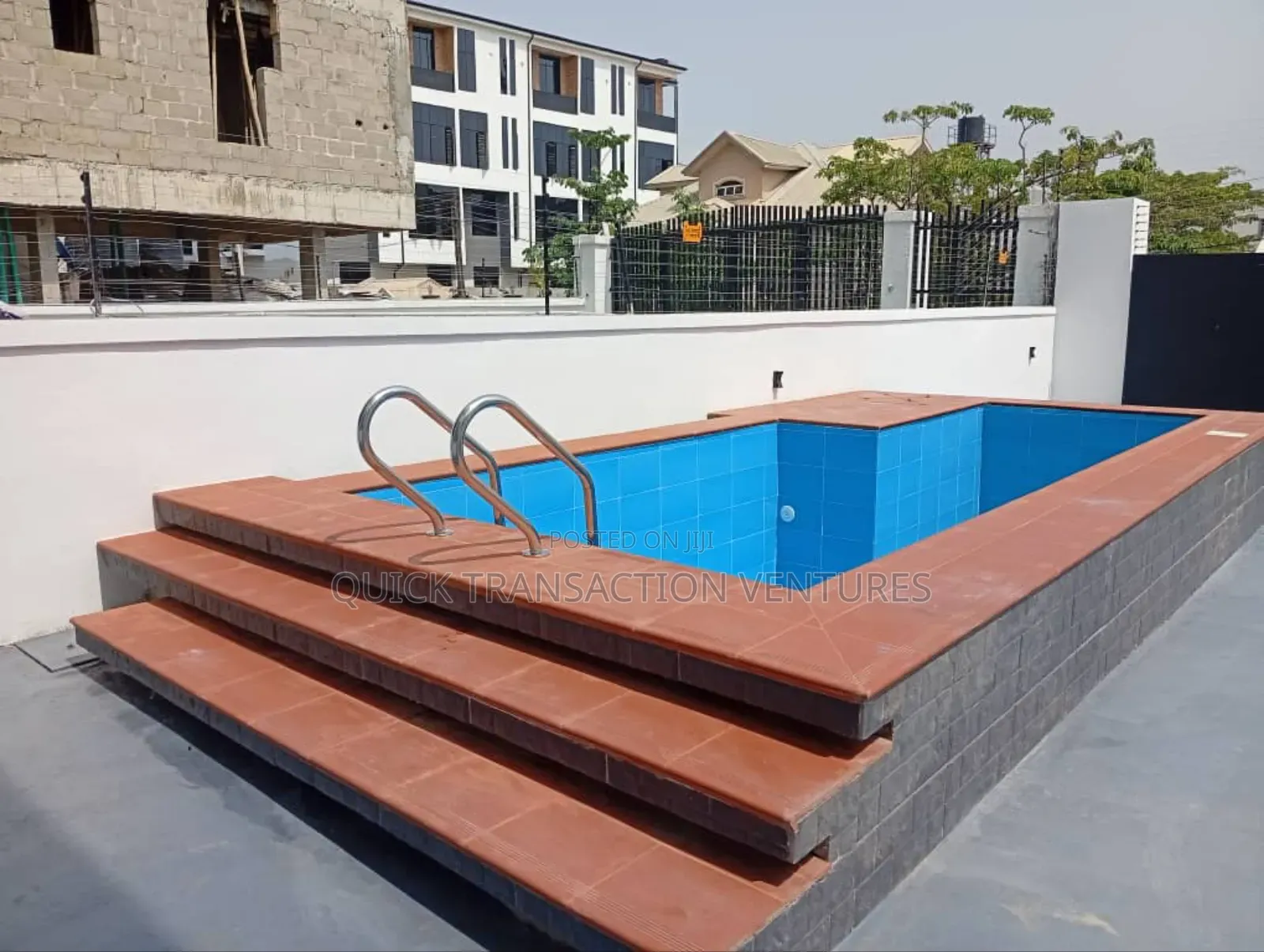 4bdrm Duplex in Chevron for sale