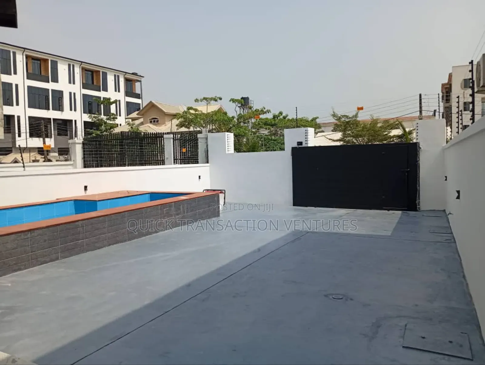 4bdrm Duplex in Chevron for sale