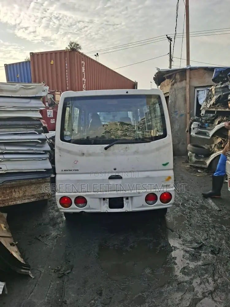 Mitsubishi L300 2008 White