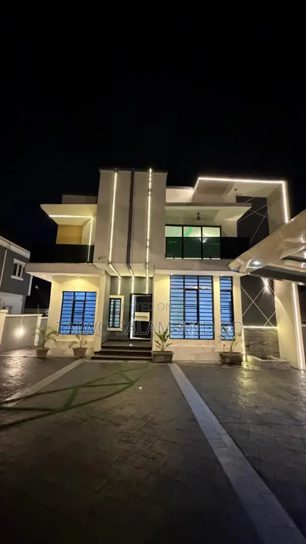4bdrm Duplex in Akobo for sale