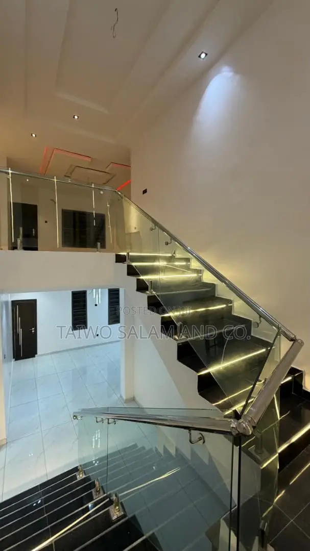 4bdrm Duplex in Akobo for sale