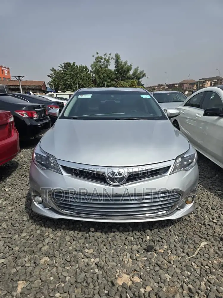Toyota Avalon Limited Sedan FWD (3.5L 6cyl 6A) 2013 White