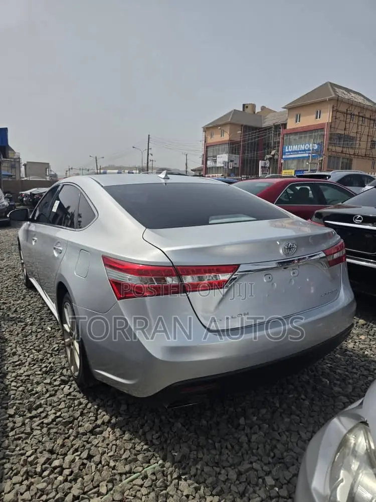 Toyota Avalon Limited Sedan FWD (3.5L 6cyl 6A) 2013 White